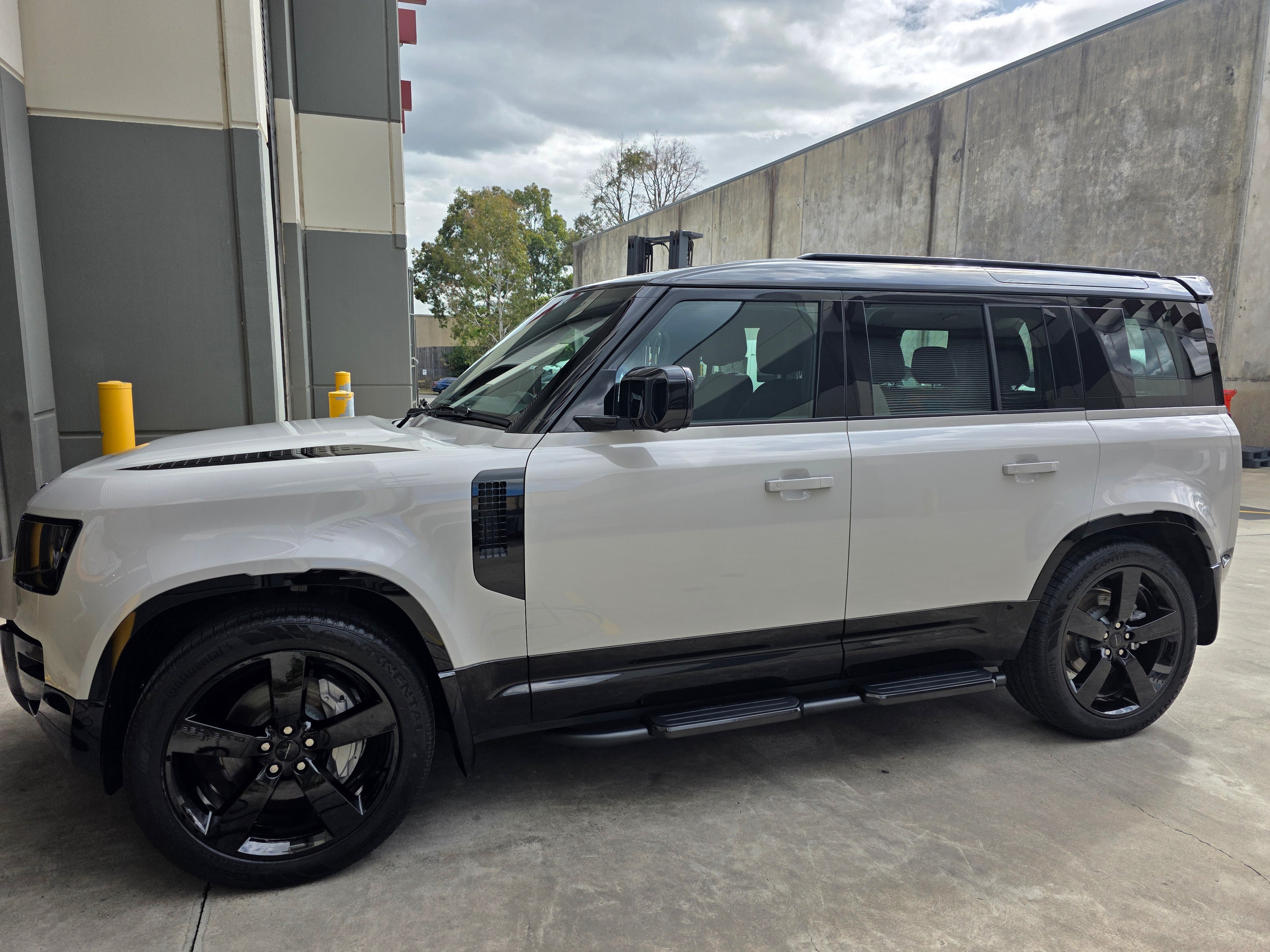 White Land Rover in GenTek location